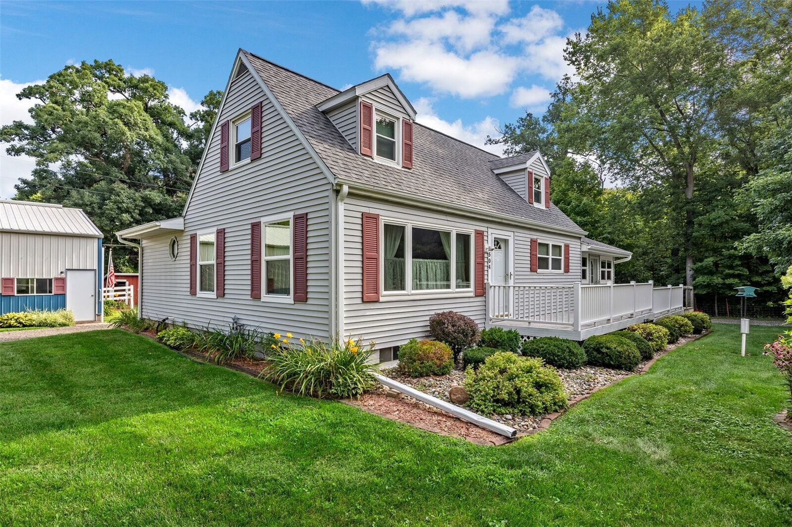 Property Photo:  5504 Tower Terrace Road NE  IA 52411 