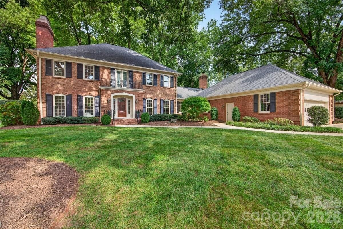 Property Photo: 2349 Thetford Court NC 28211