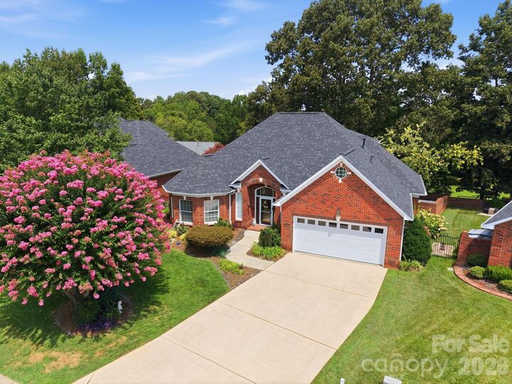 Property Photo: 1511 Elkhart Circle NC 28054