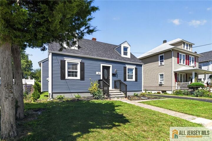 Property Photo:  16 Oakwood Place  NJ 08902 