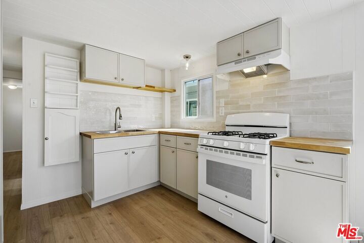 Property Photo: 11250 Playa St, Unit 81 CA 90230