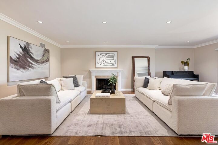 Property Photo: 2302 Duxbury Cir CA 90034