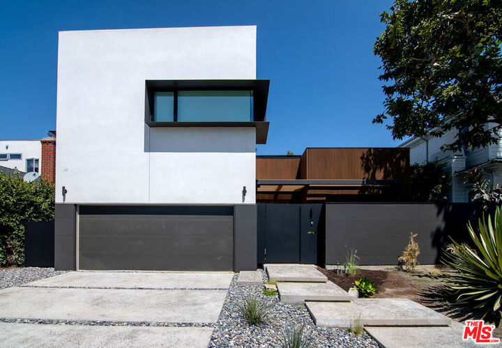 Property Photo: 10639 Cushdon Ave CA 90064