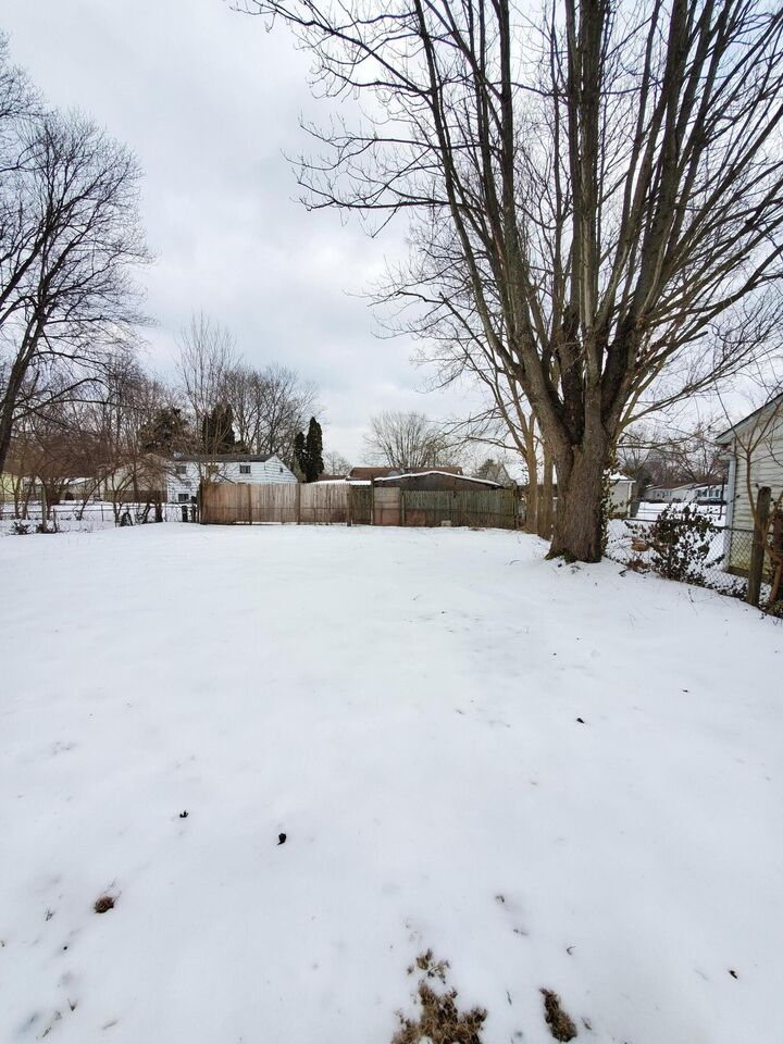 Property Photo: 2390 Carlford Street OH 43232