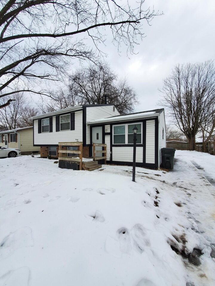 Property Photo: 2390 Carlford Street OH 43232