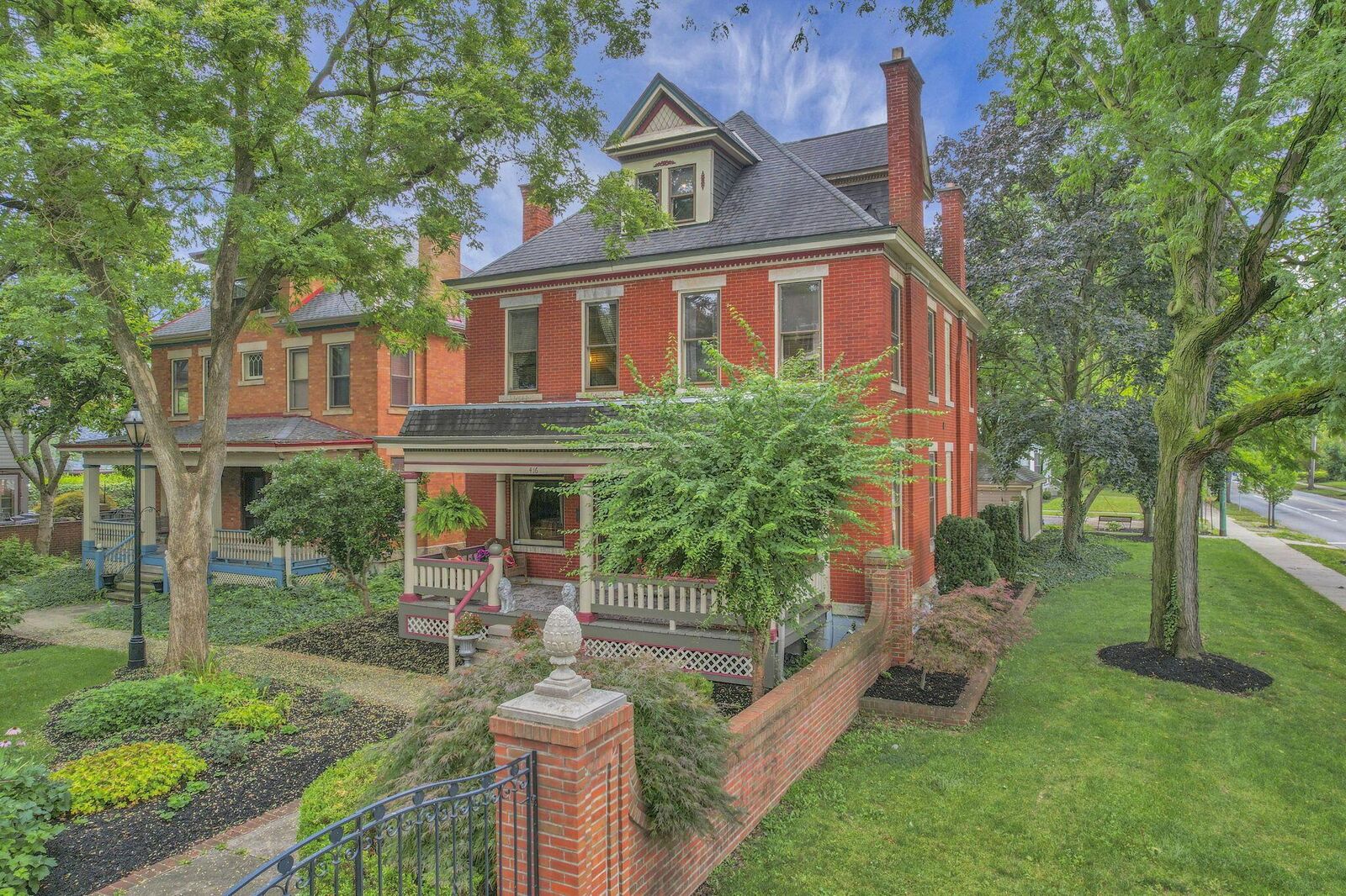 Property Photo: 416 W 5th Avenue OH 43201
