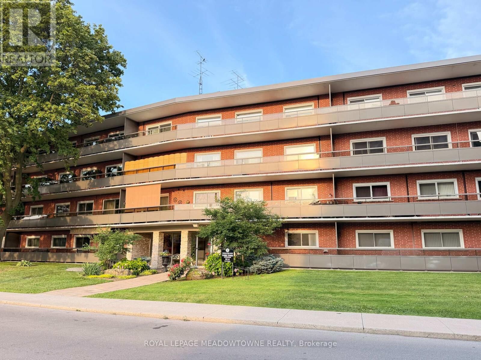 Property Photo:  11 Woodman Drive 411  ON L8K 4E3 