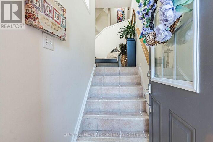Property Photo:  435 Hensall Circle 29  ON L5A 4P1 