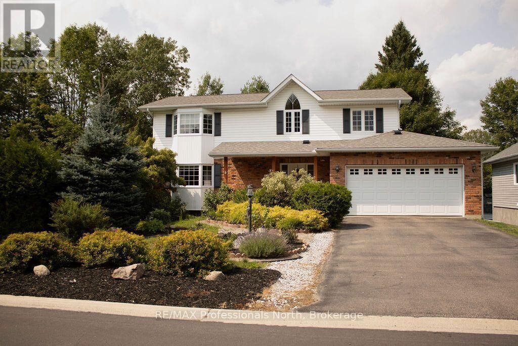 Property Photo:  18 Heritage Crescent  ON P1H 1S9 