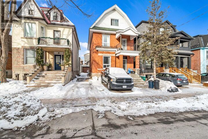 Property Photo:  277 Arlington Avenue Unit 2  ON M6C 2Z6 