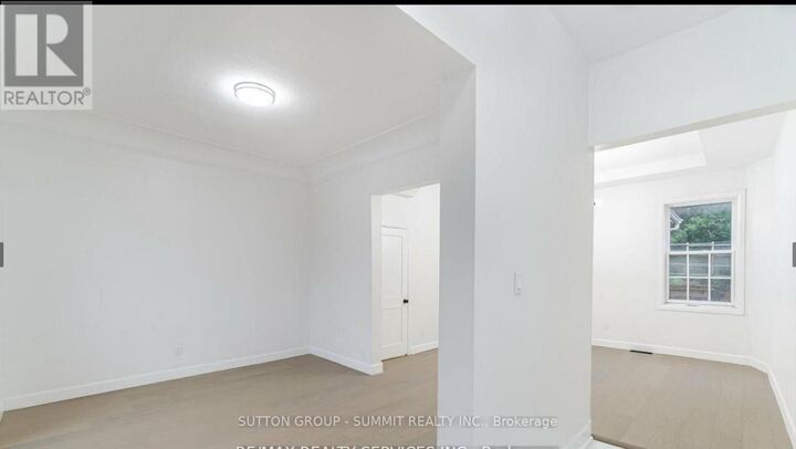 Property Photo:  439 Ferguson Avenue North  ON L8L 4Z1 