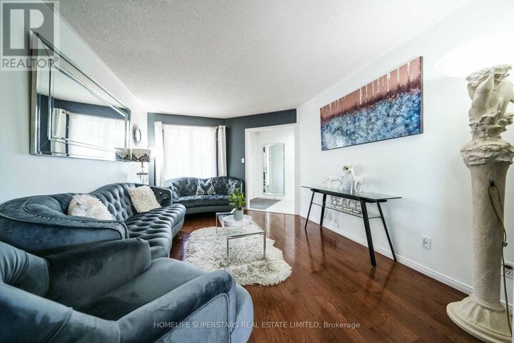 Property Photo:  61 Lawnhurst Drive  ON L8V 4N9 