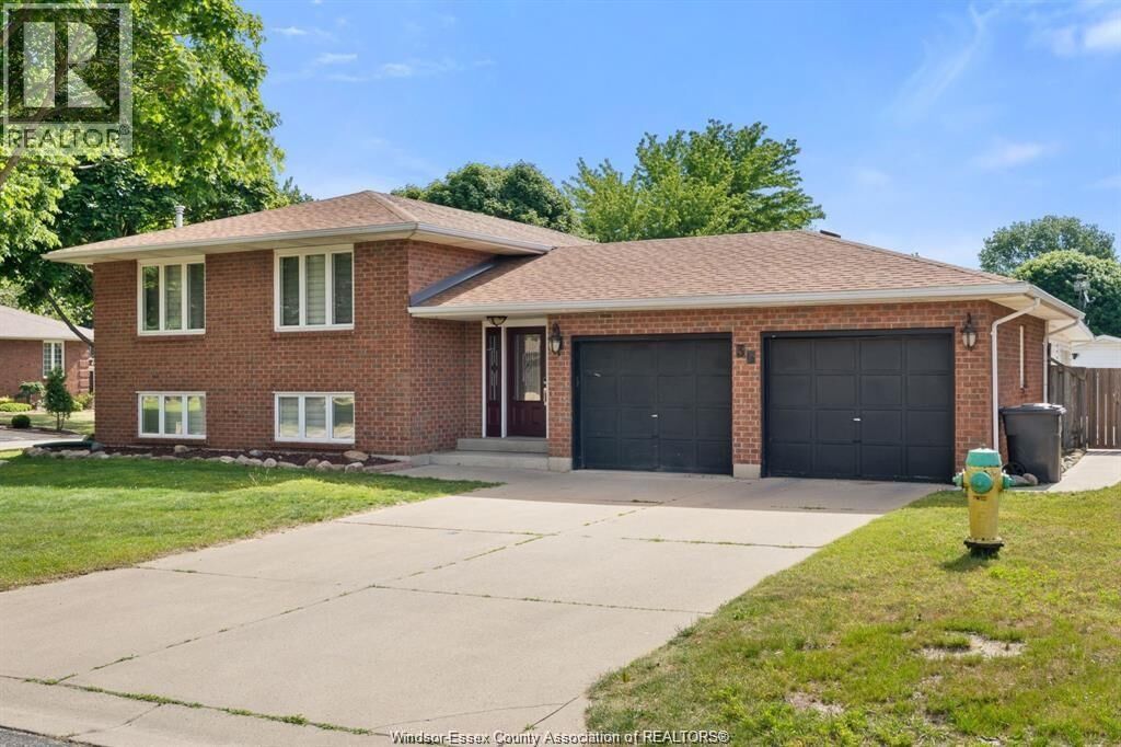 Property Photo: 36 Cherrywood ON N8H 4Z9