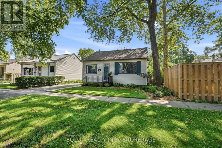 Property Photo: 16 Longfellow Avenue ON L2R 6N5