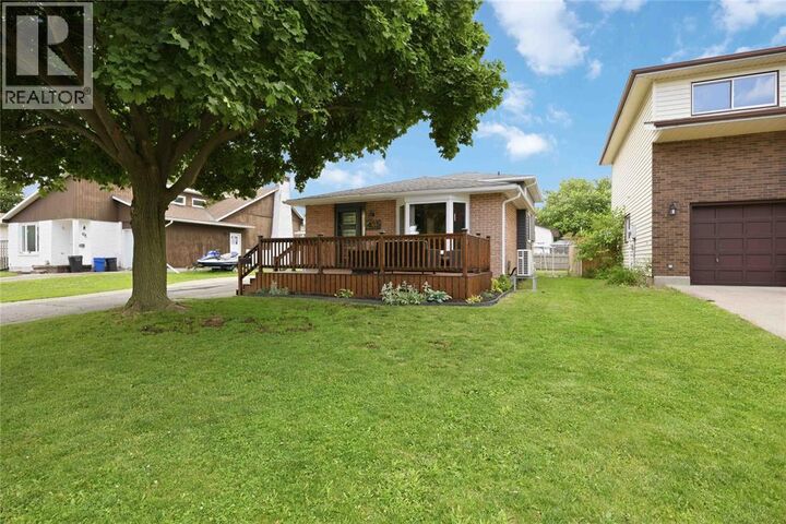 Photo de la propriété: 403 Huxley Avenue ON N7S 4Z1