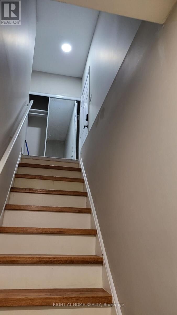 Property Photo:  5402 Fasdon Court Lower  ON L5V 1Y8 