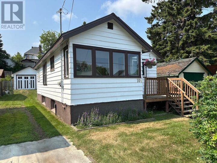 106 College St — photo 1