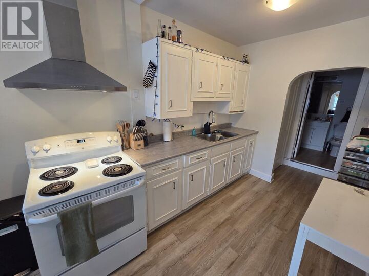 Property Photo:  1012 Victoria Ave E  ON P7C 1B6 