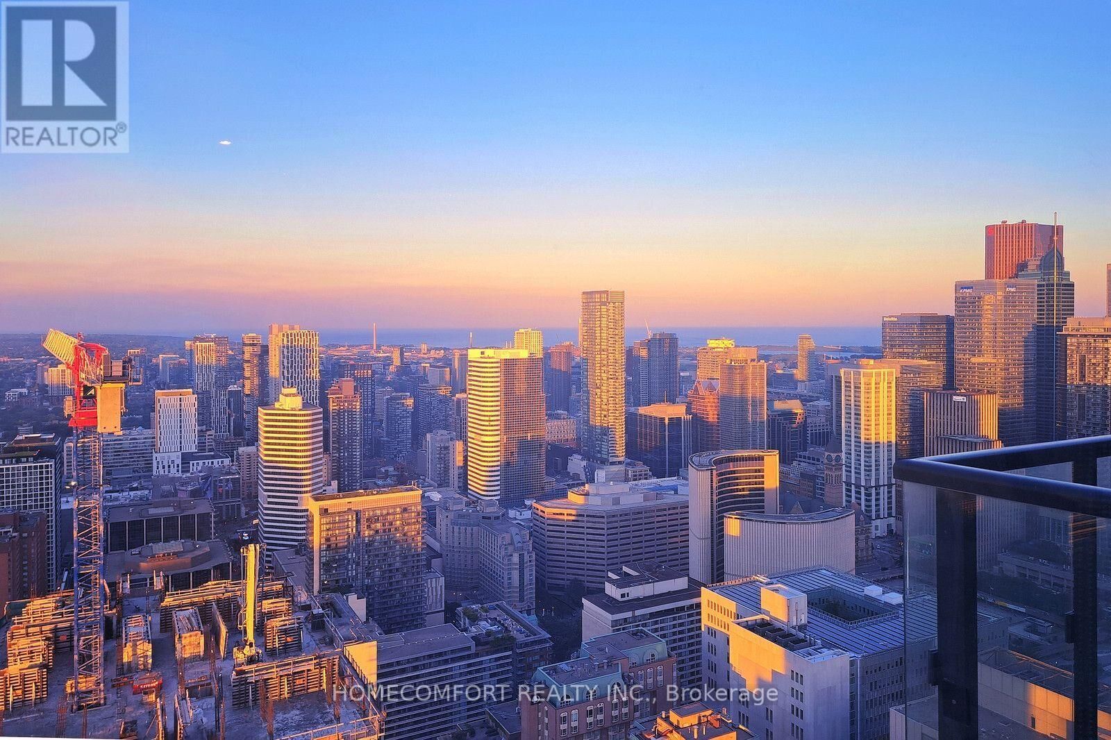 Property Photo:  488 University Avenue 4703  ON M5G 0C1 