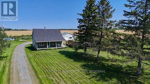 882881 65 Highway East — photo 1