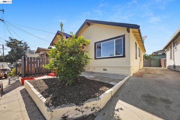Property Photo: 1687 70th Ave CA 94621