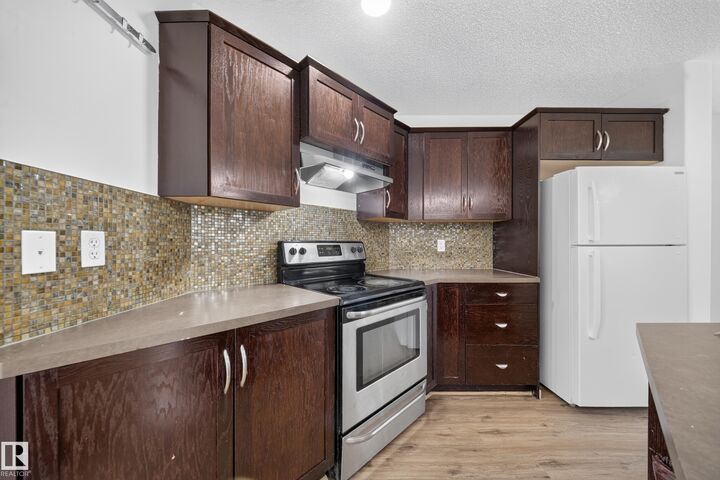 Property Photo:  2115 32 Street NW  AB T6T 0K4 