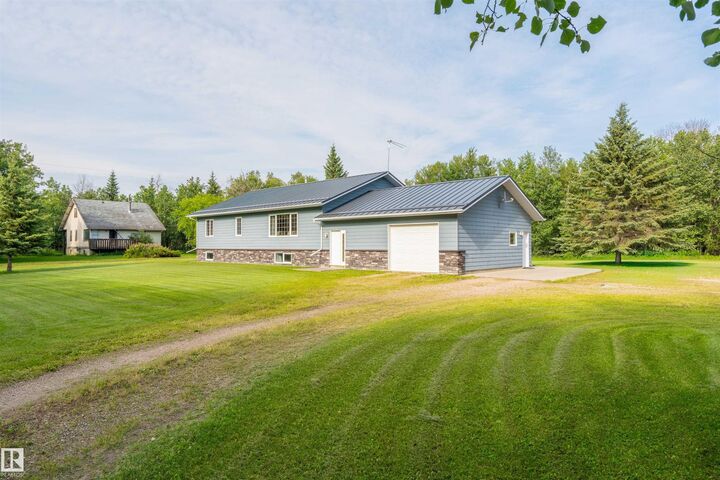 Property Photo: 59125 Range Road 102 AB T0A 3A0