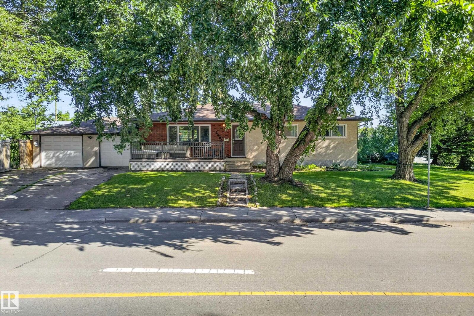 Property Photo:  14804 95 Avenue NW  AB T5N 0B5 