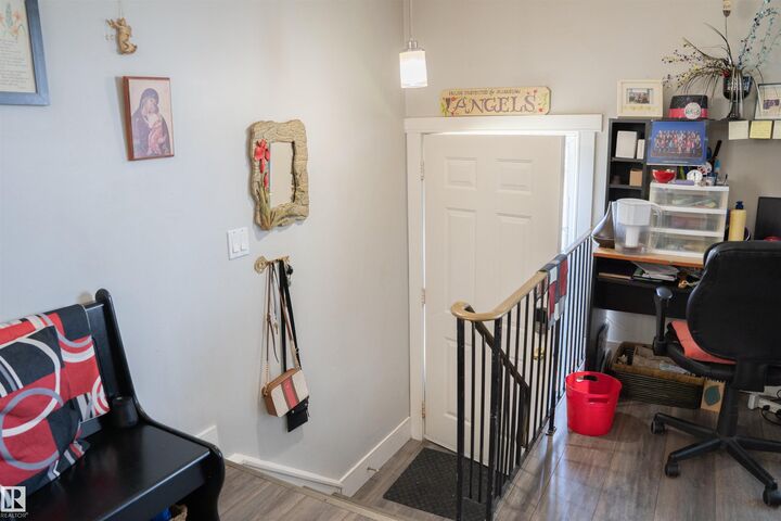 Property Photo:  1031 Lakewood Rd North Road NW  AB T6K 3B1 