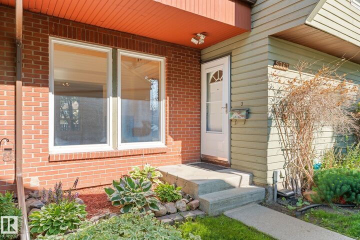 Property Photo: 5367 Hill View Crescent NW AB T6L 1V9
