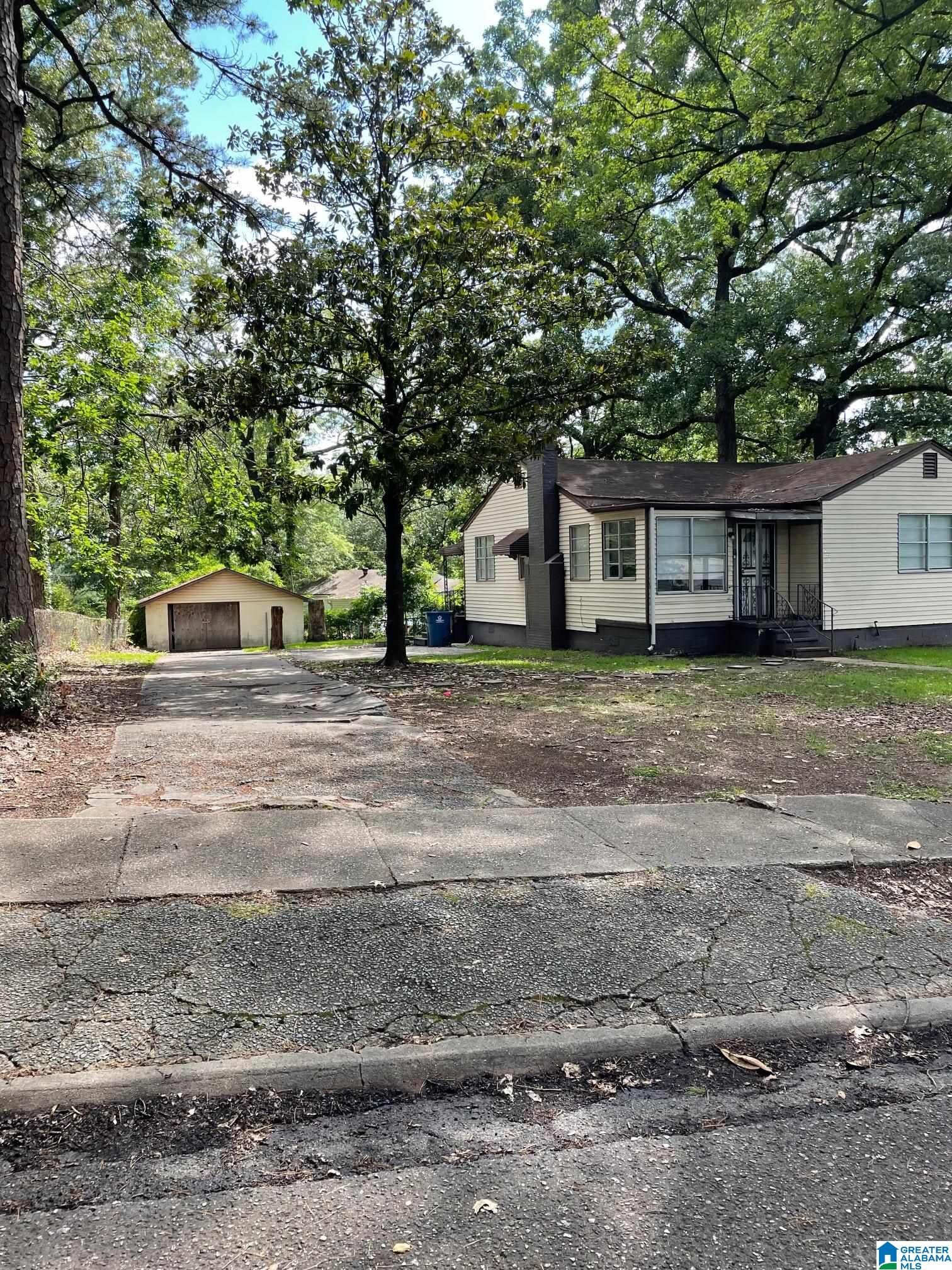 Property Photo: 521 Osceola Circle AL 35064