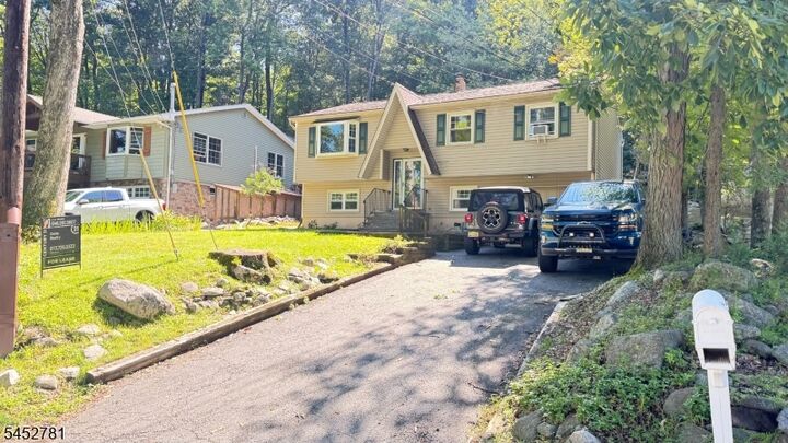 Property Photo: 89 Tomahawk Trl NJ 07871