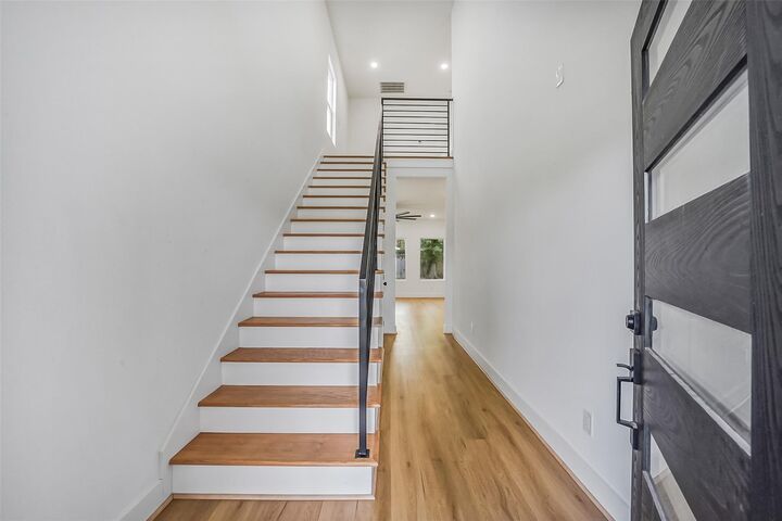 Property Photo:  514 Melbourne Street B  TX 77022 