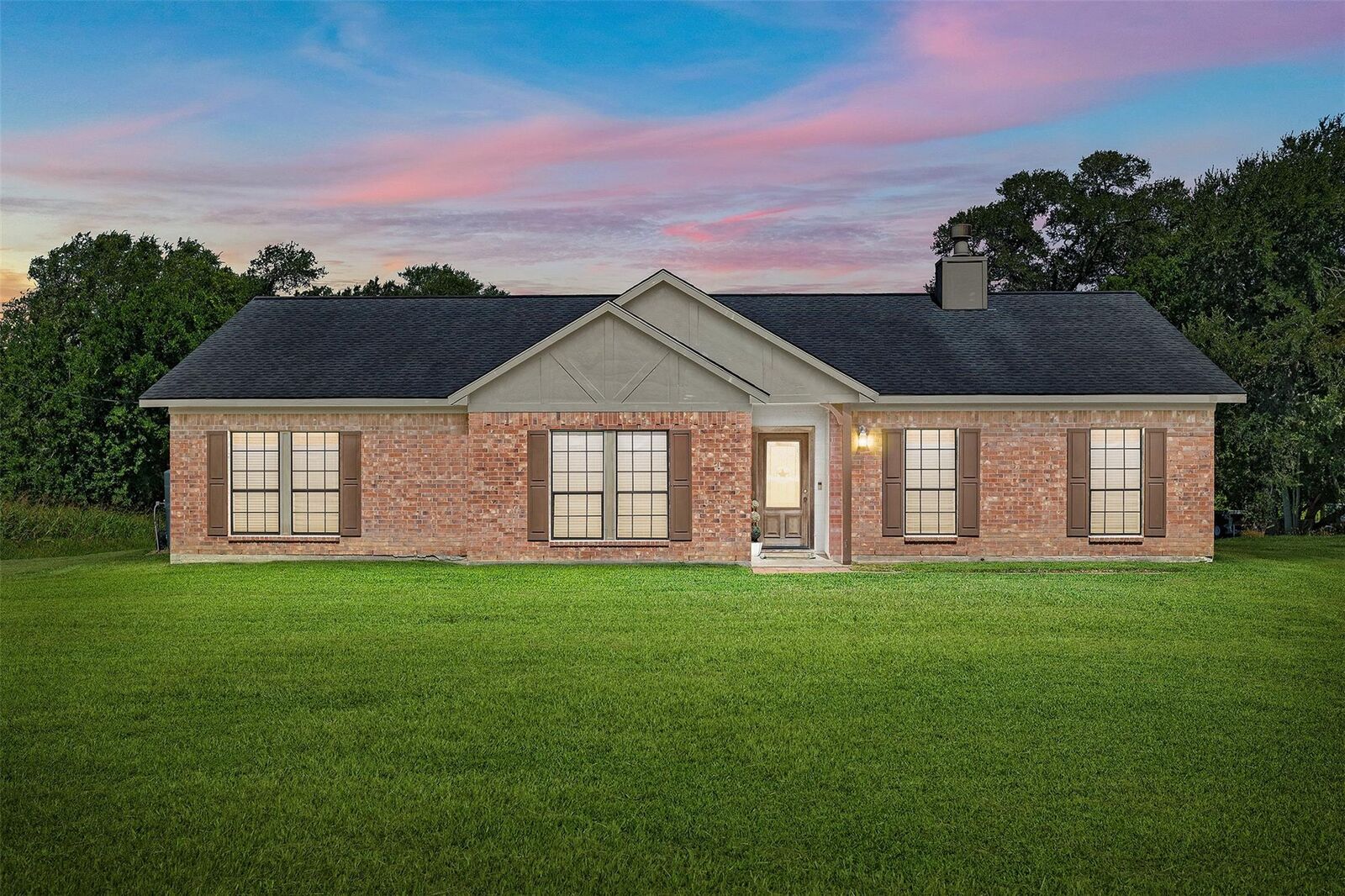Property Photo:  1102 Spring Branch Drive  TX 77523 