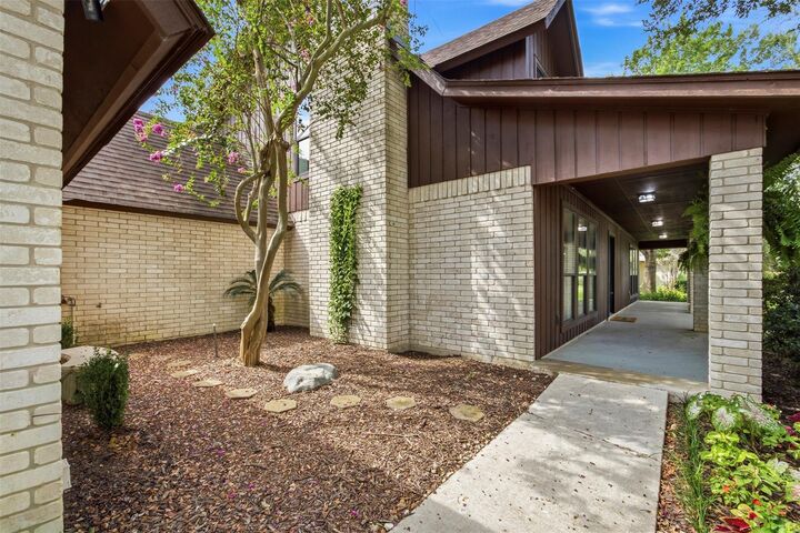 Property Photo:  221 Montwood  TX 78155 
