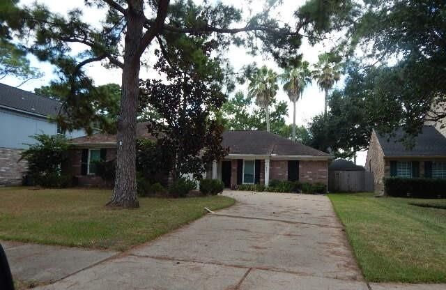 Property Photo: 7607 Sandygate Lane TX 77095