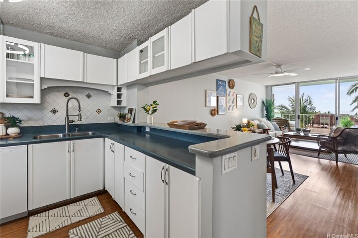 Property Photo: 204 Kapahulu Avenue 604 HI 96815