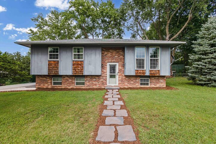 Property Photo:  5117 Woodway Drive  MO 65109 