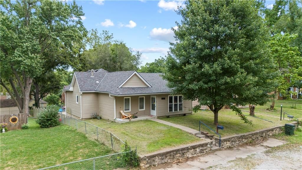 Property Photo: 906 N 8th Street KS 66048