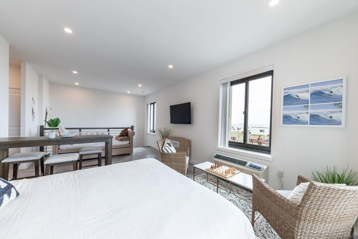 Property Photo: 100 W Broadway 1H NY 11561