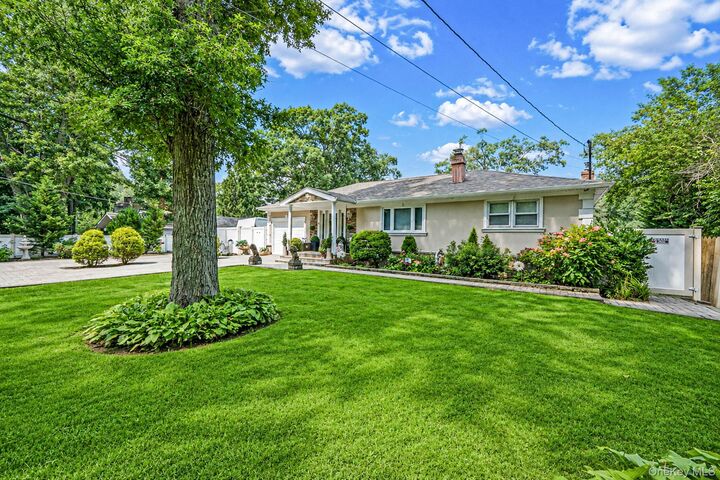 Property Photo:  5 Overlook Drive  NY 11950 