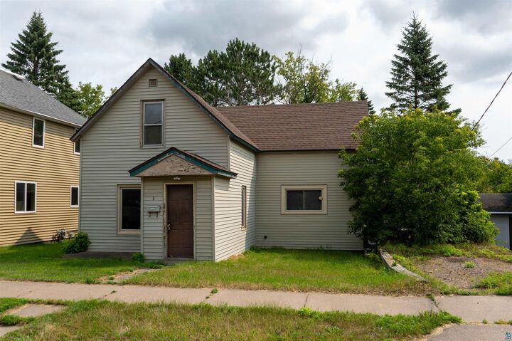 Property Photo:  736 Laurel St  MN 55720 