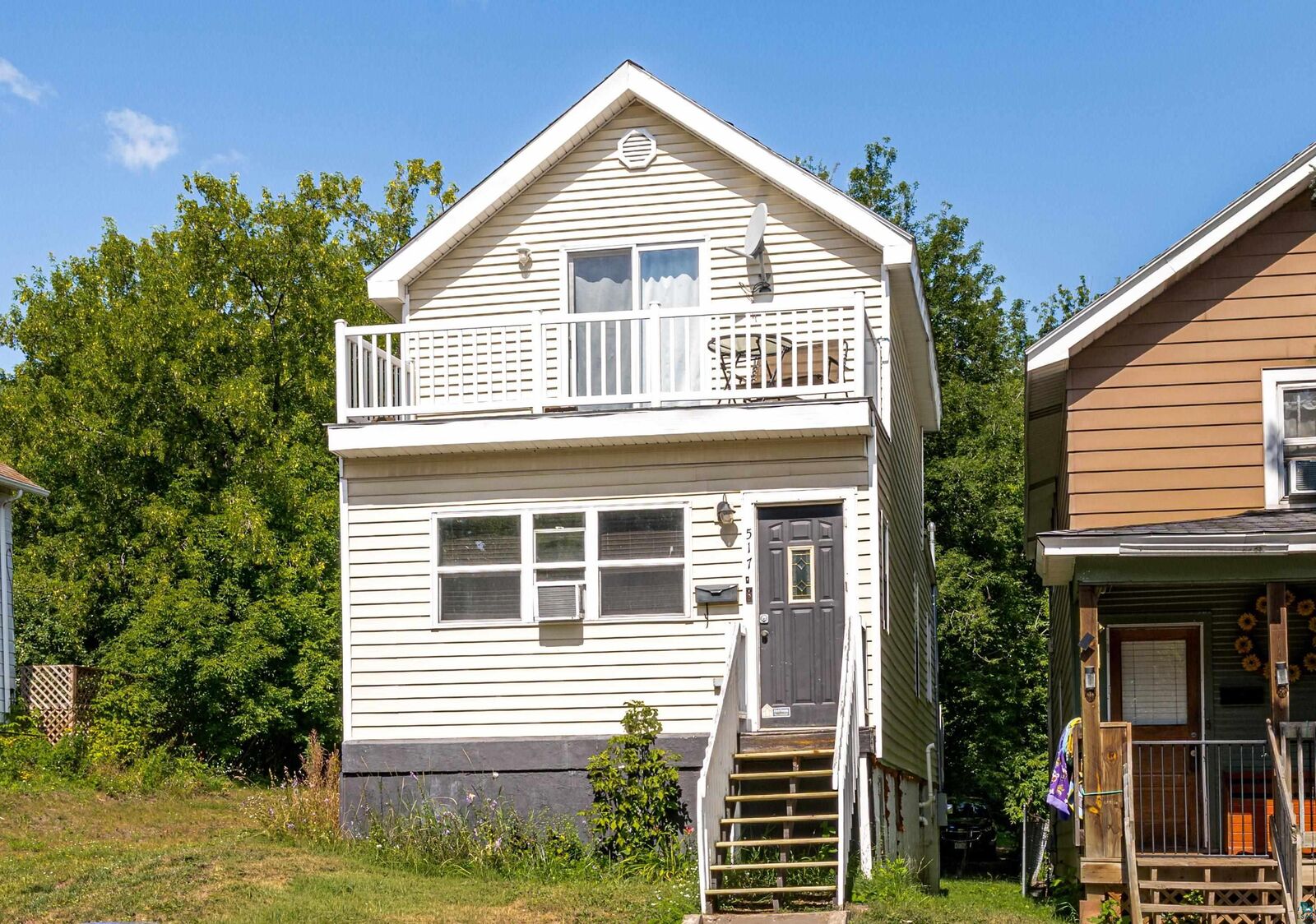 Property Photo: 517 E 8th St MN 55805