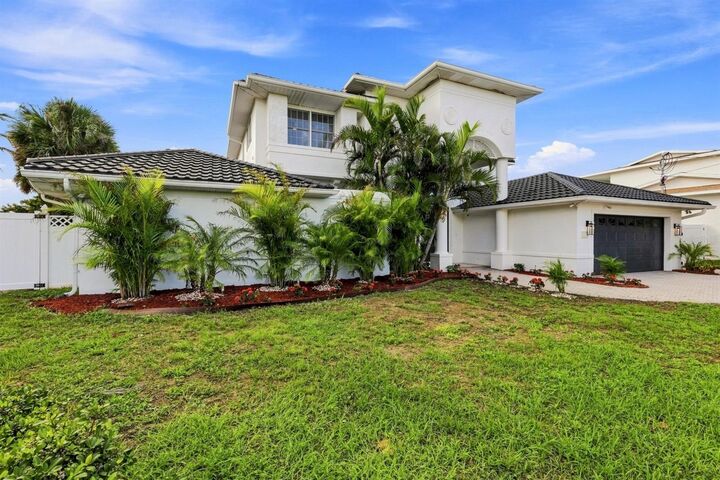 Property Photo:  461 Palm Island NE  FL 33767 