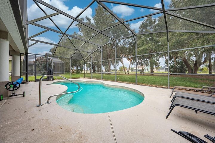 Property Photo:  2111 Eagleview Court  FL 34746 