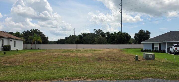 Property Photo: 817 Oaks Shores Road FL 34748