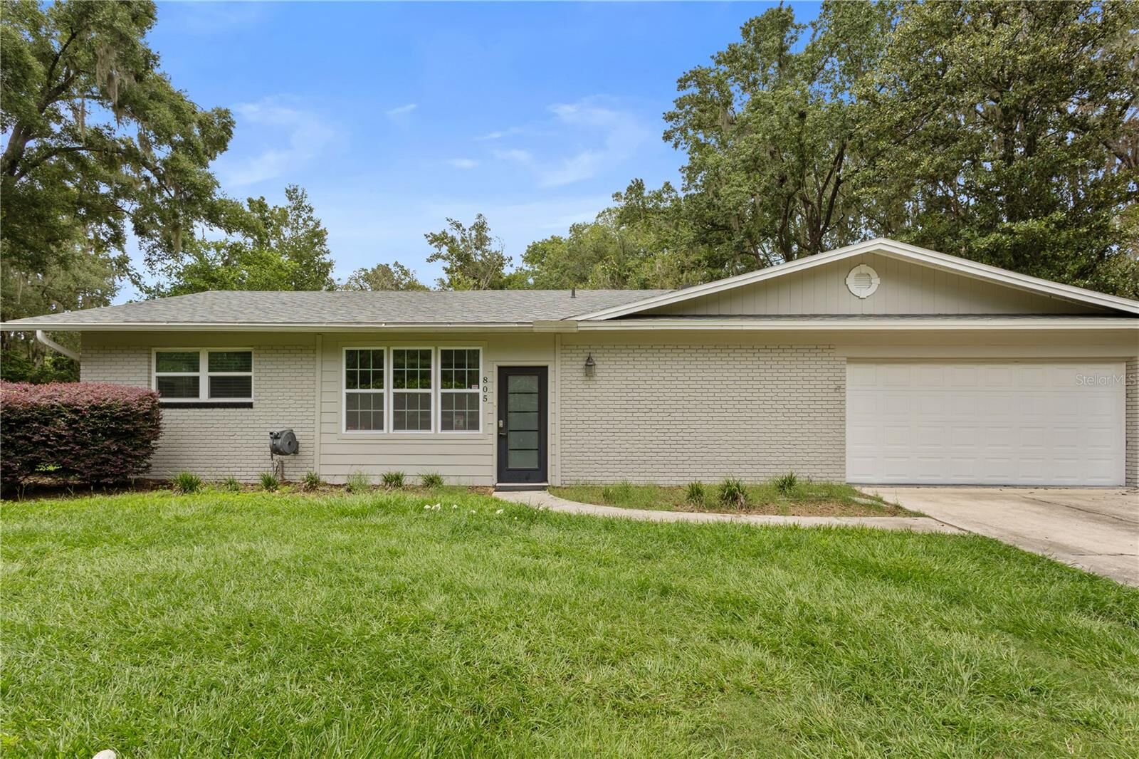 Property Photo:  805 NW 40th Terrace  FL 32605 