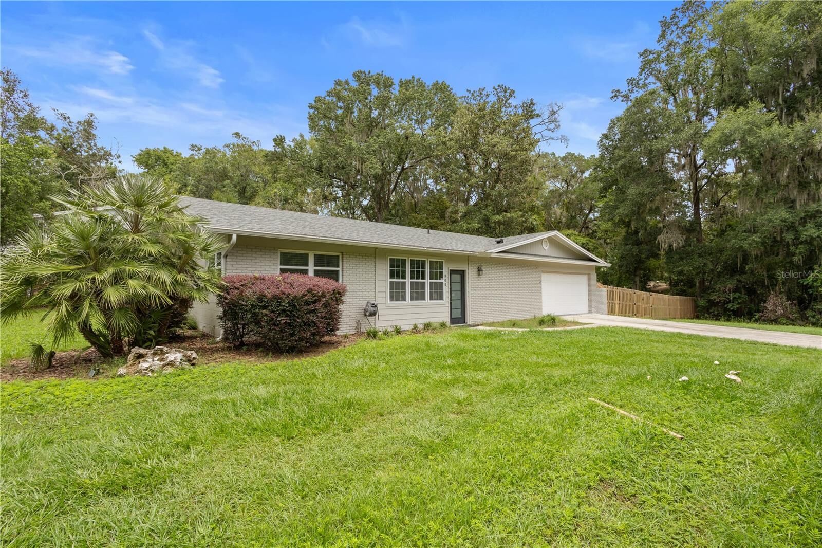 Property Photo: 805 NW 40th Terrace FL 32605
