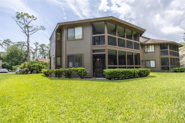 Property Photo:  9 Southbury Court 9  FL 32137 