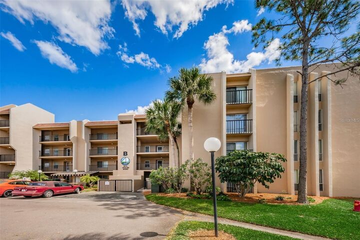 Property Photo:  90 S Highland Avenue 214  FL 34689 